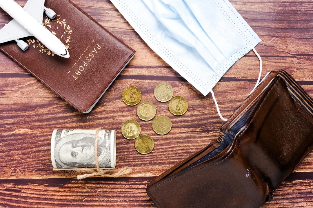 How to save money while traveling