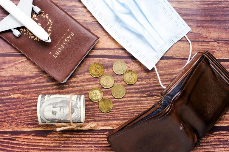 How to save money while traveling: 7 travel hacks that will surely help you How to save money while traveling: 7 travel hacks that will surely help you
