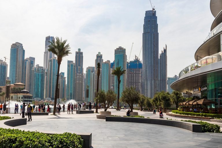 Why is Dubai such a popular tourist destination? Why is Dubai such a popular tourist destination?